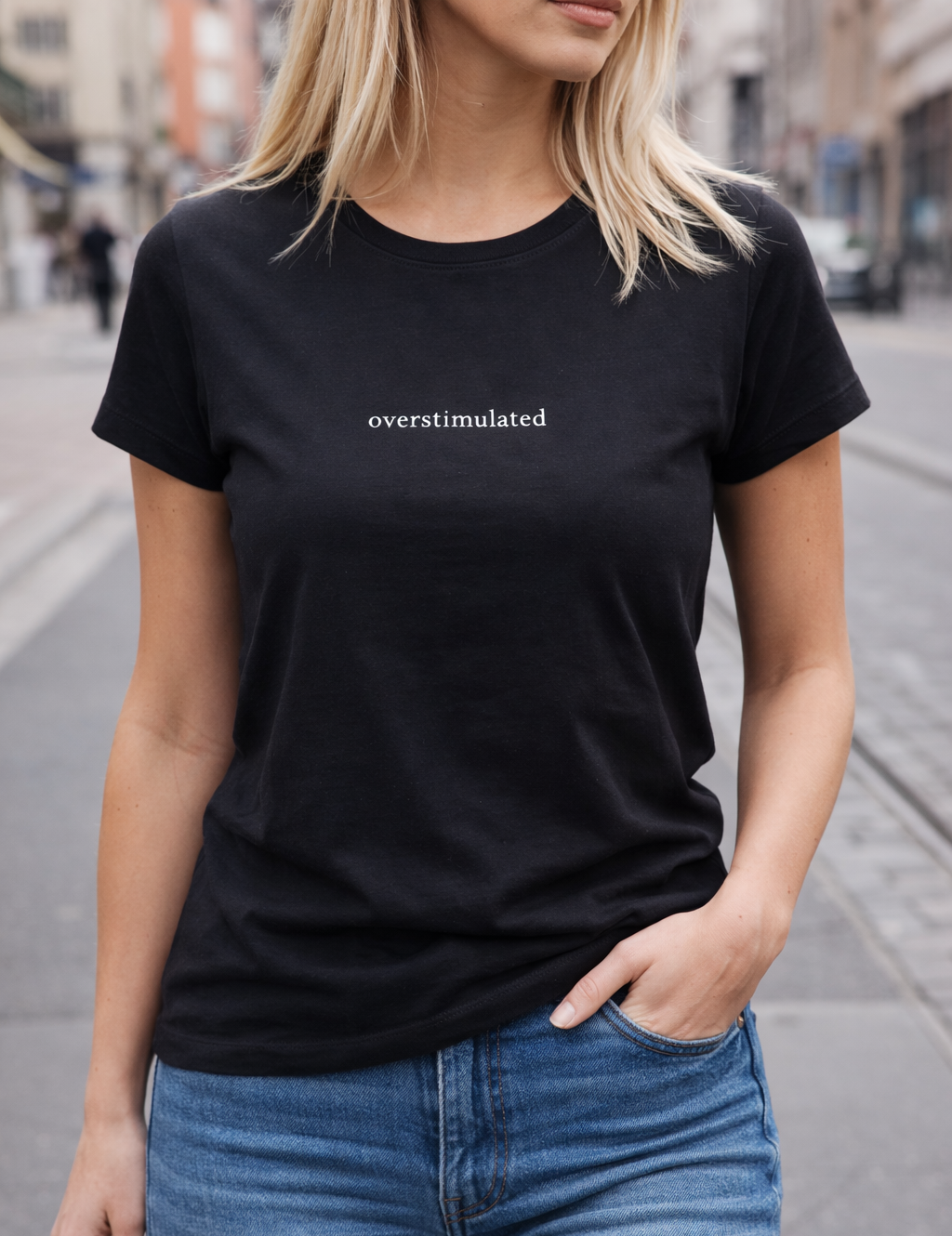 czarna koszulka damska z białym haftem overstimulated